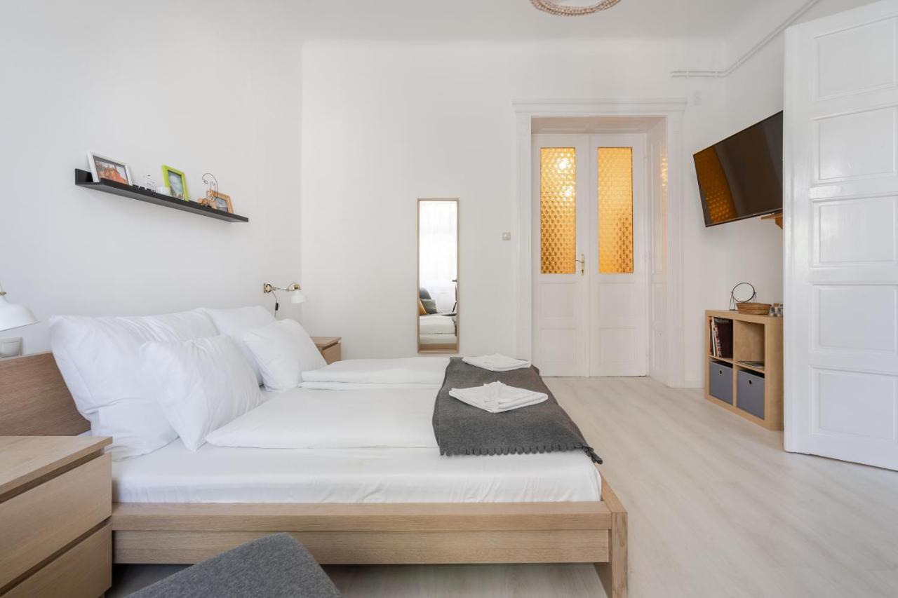 Gellert Mountain Apartment Budapest Bagian luar foto