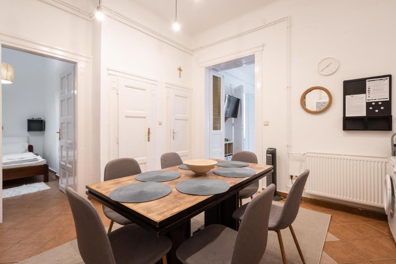 Gellert Mountain Apartment Budapest Bagian luar foto