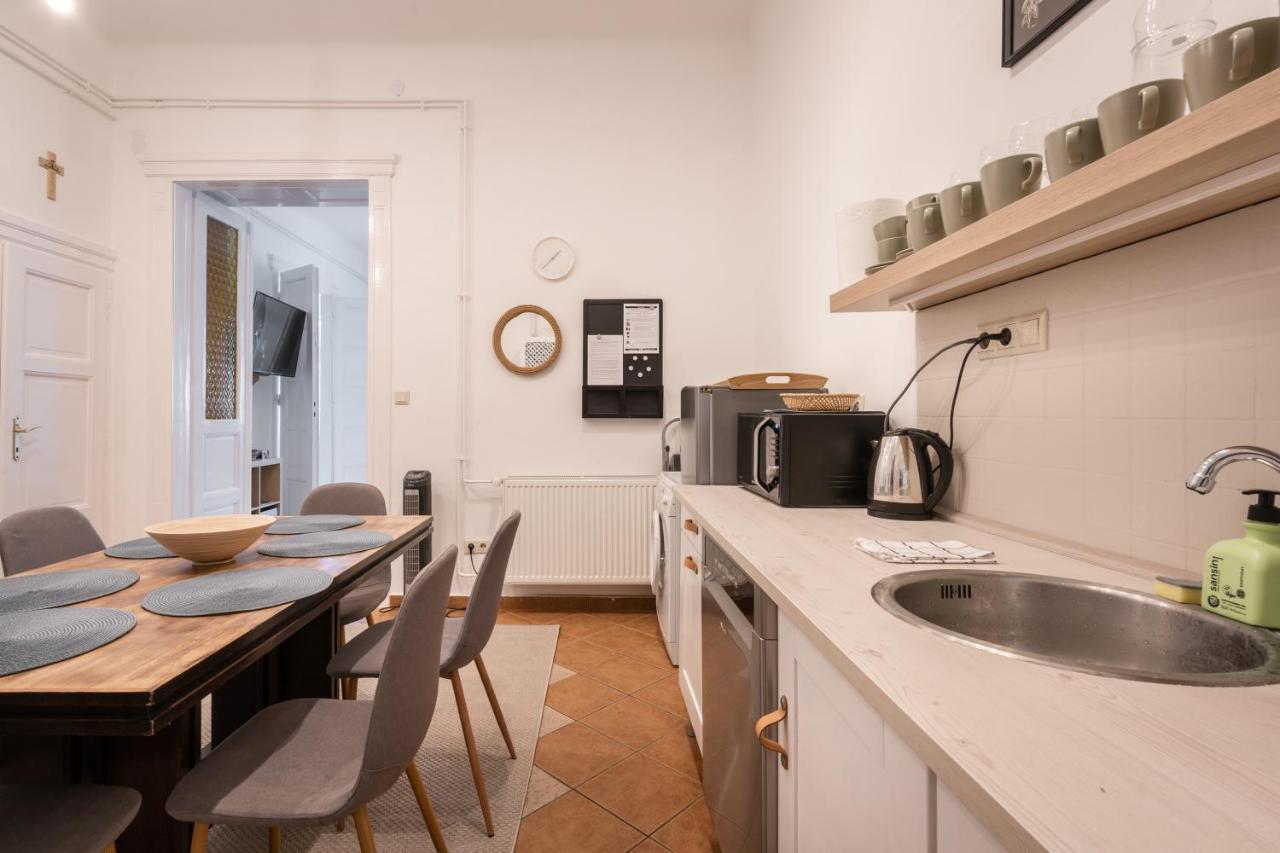 Gellert Mountain Apartment Budapest Bagian luar foto